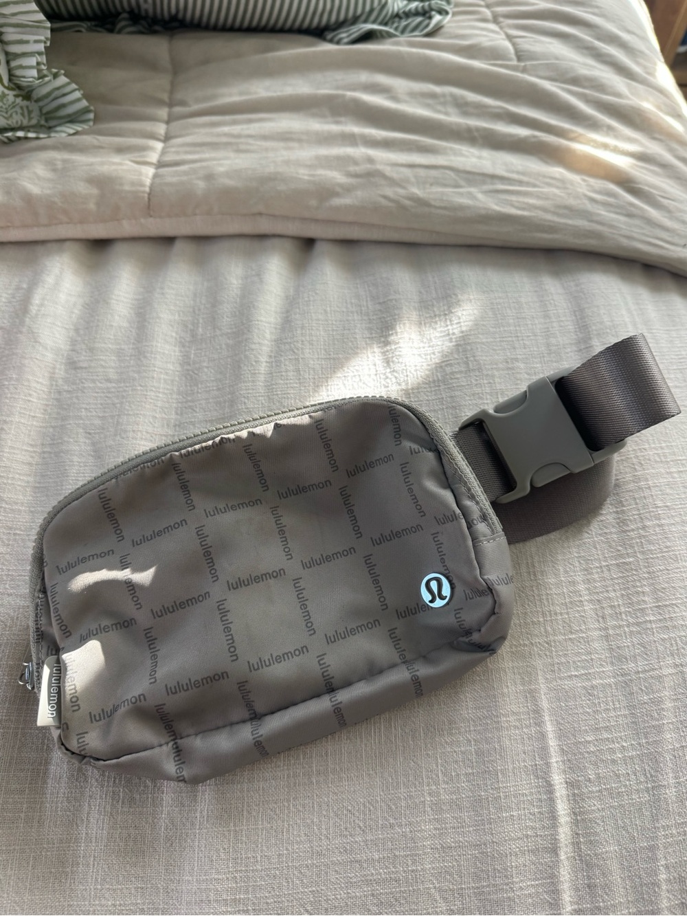 Lululemon - Lightweight Belt Bag